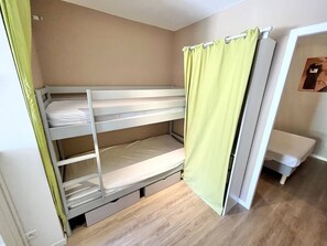 Room - Apartment with AC - 4 guests (La Londe-les-Maures)