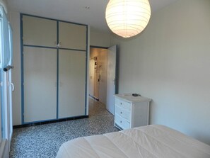 Room - Spacious apartment, parking - 4 guests (Le Lavandou)