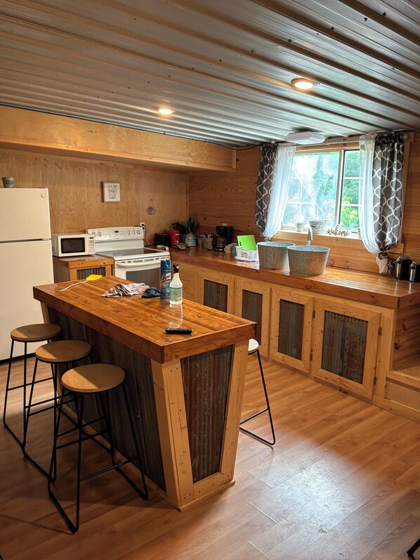 Private kitchen - Awesome 3 bedroom suite (Eminence)