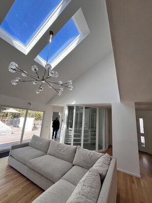 Interior - East Hampton 5BR Luxury Home with Heated Pool, Sauna Wine Room Near Beaches Stay (East Hampton)