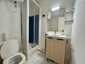 Bathroom - Apartment with AC and parking - 3 guests (Saint-Cyprien)