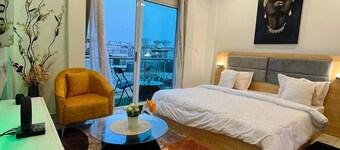Charmant Studio meublé an Abidjan Cite sir. 
Lumineux et calme