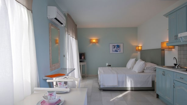 Unclassified image, 1 of 6, button - 1371354 (copy) by Interhome (Naxos City-Vivlos Region)