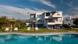Unclassified image, 2 of 6, button - 1371354 (copy) by Interhome (Naxos City-Vivlos Region)