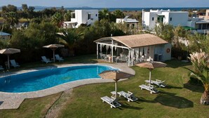 Unclassified image, 2 of 10, button - 1403991 by Interhome (Naxos City-Vivlos Region)