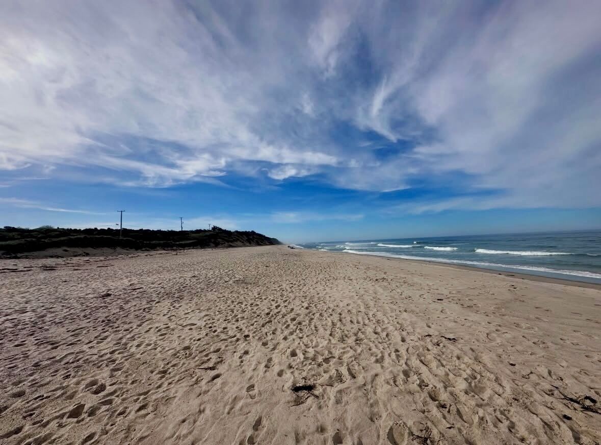 Una spiaggia nelle vicinanze