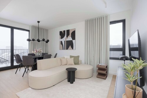 Elegant Apartment | 3 Bedrooms | Air Conditioning