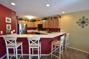 Private kitchen - WATERFRONT Condo/Nestled in the Trees/Bristol Bay/Screened-in balcony/ (Lake Ozark)