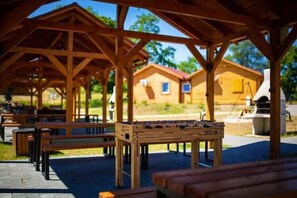 Outdoor dining - Single-story holiday homes right by the lake (Czlopa)