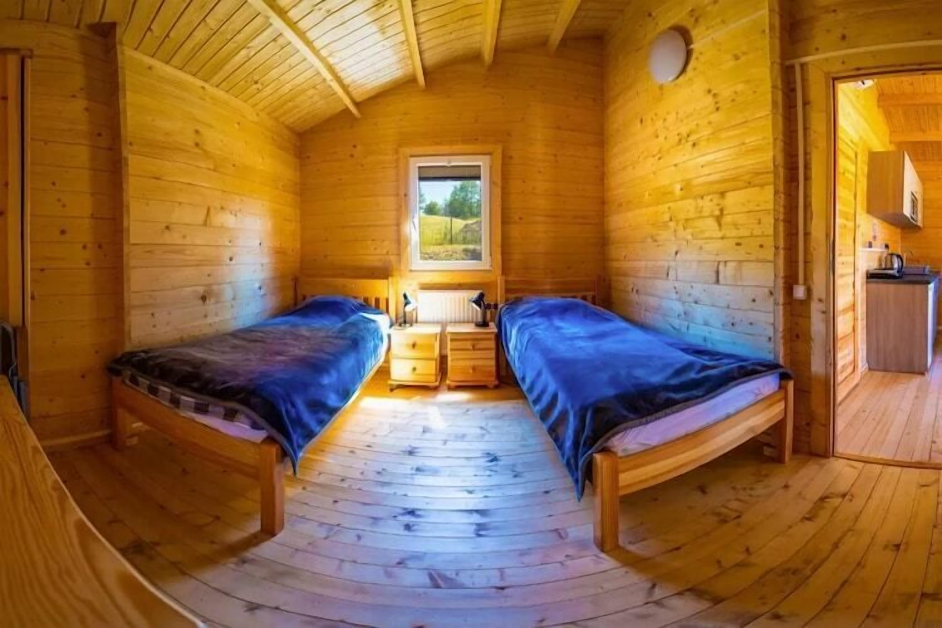 2 bedrooms, travel crib, WiFi (free), bed sheets