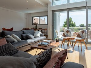 TV, fireplace - Evaeri Villa by Interhome (Artemida)