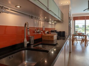 Fridge, microwave, oven, dishwasher - Evaeri Villa by Interhome (Artemida)