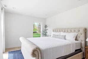 3 bedrooms, iron/ironing board, WiFi, bed sheets - Union Pier Stunner With Three Night Summer Min! (Union Pier)