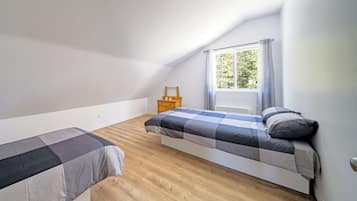 3 bedrooms, desk, free WiFi, bed sheets