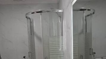 Basic Apartment, City View | Bathroom