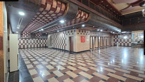 A spacious lobby with a checkered floor, a fire alarm, and a staircase. - Apartment in Makkah (Makkah)