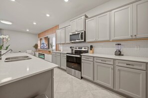 Unclassified image, 5 of 93, button - 10BR house with private pool in clermont (Clermont)