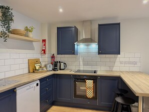Refrigerador, microondas, horno y lavavajillas 