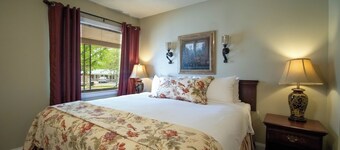 Hotel w/ Gorgeous Views, Pool, Firepit: King Suite