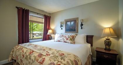 Hotel w/ Gorgeous Views, Pool, Firepit: King Suite