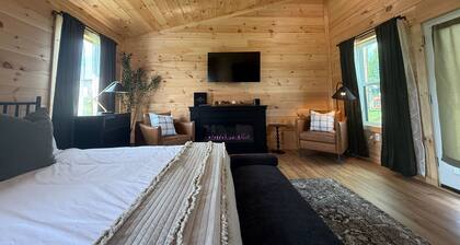 NEW! Cabin w/ Gorgeous Views, Pool, FirePit