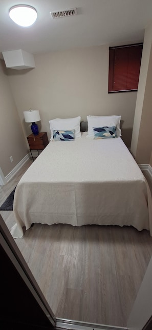 Room - Comfortable Inn (Brampton)