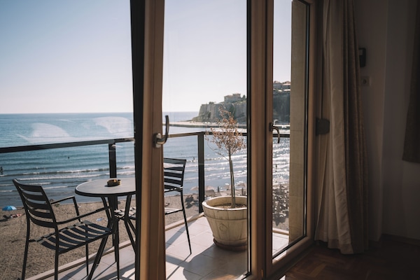 Deluxe Apartment, 1 Bedroom, Balcony, Sea View | Interior
