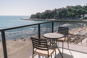 Deluxe Apartment, 1 Bedroom, Balcony, Sea View | Outdoor dining - Hotel Cruiser Lux (Ulcinj)