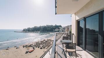 Leilighet – deluxe, 1 soverom, balkong, sjøutsikt | Terrasse/patio