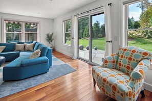 Living area - Amazing Stowe Luxury Duplex with Gym / Sauna & Hot Tub! (Stowe)