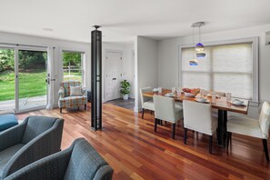 Dining - Amazing Stowe Luxury Duplex with Gym / Sauna & Hot Tub! (Stowe)