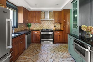 Private kitchen - Amazing Stowe Luxury Duplex with Gym / Sauna & Hot Tub! (Stowe)