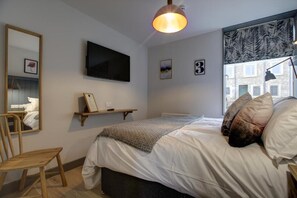 Double Room, Courtyard View | Iron/ironing board, free WiFi - The Temple Inn (Temple Cloud)