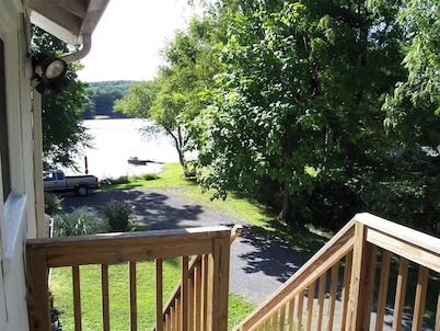 Lovely 1-bedroom apartment with AC in charming Saugerties, 4 minutes to HITS