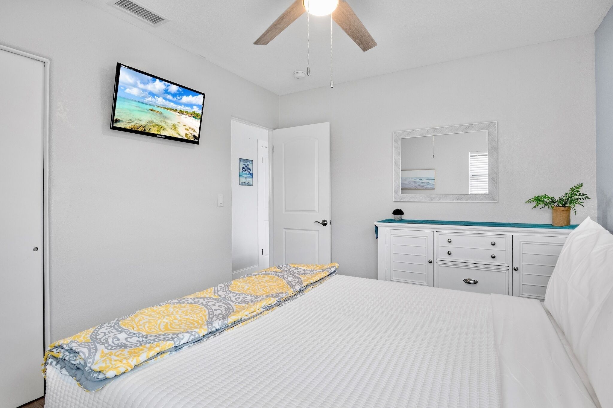 Iron/ironing board, free WiFi, bed sheets
