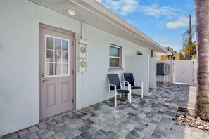 Terrace/patio - Beautiful 2 Bedroom Duplex Steps Away from the Beach (Sarasota)