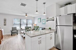 Interior - Beautiful 2 Bedroom Duplex Steps Away from the Beach (Sarasota)