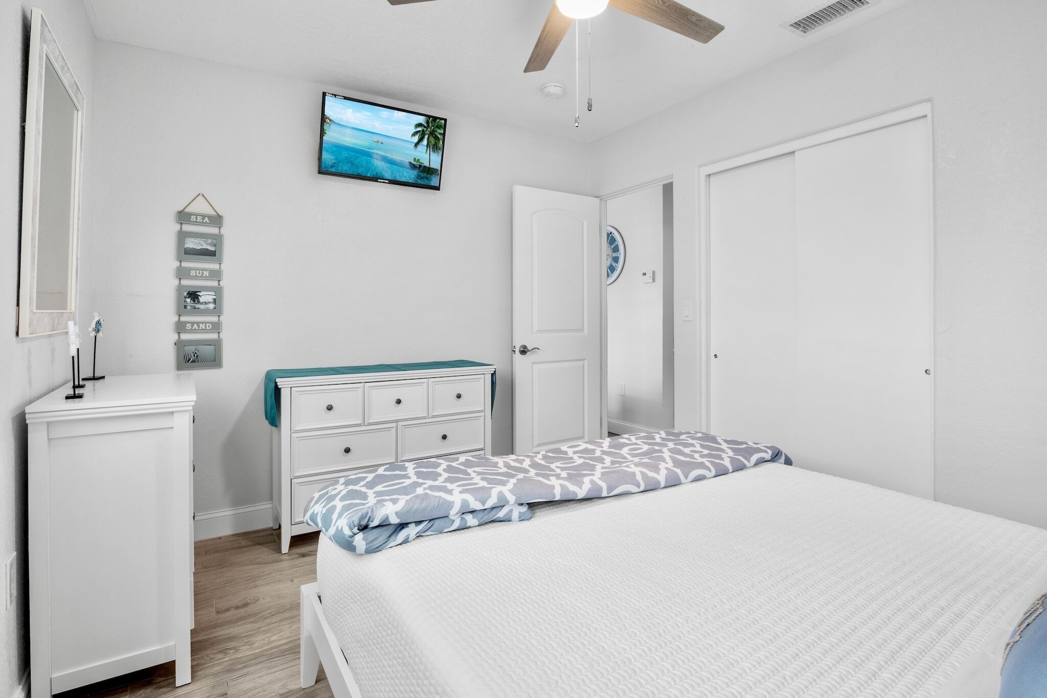 Free WiFi, bed sheets