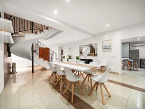 Kitchen / Dining Room - Villa SOL FELOSTAL, 130m zum Strand, nahe Airport und Palma Zentrum by Interhome (Palma)