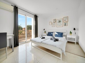 Bedroom - Villa SOL FELOSTAL, 130m zum Strand, nahe Airport und Palma Zentrum by Interhome (Palma)