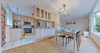 Cozy three bedrooms in Scarborough