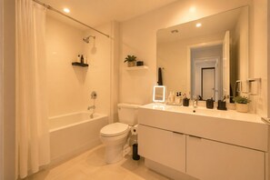Toallas, jabón, papel de baño 