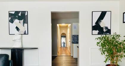 Cozy Full Private House on the Main Floor in Prime Location