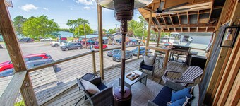 Charming 2bedroom house in adorable Tonawanda w/ balcony overlooking the river.