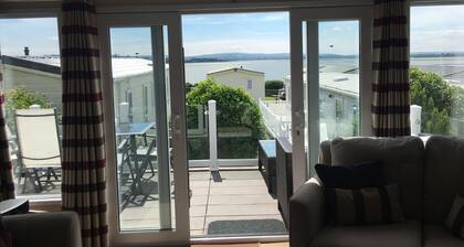 Iris Lodge, 3 bedroom, dogs stay free at Rockley Park, Poole Harbour, Dorset