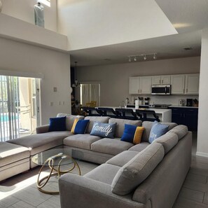 Living area - Family Retreat in Quiet Gated Community. South facing pool (Davenport)