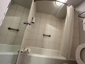Superior Room, 1 King Bed, Non Smoking | Bathroom