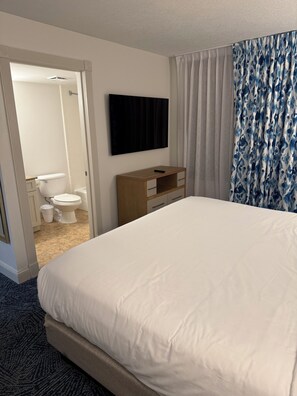 2 Schlafzimmer, Zimmersafe, Schreibtisch, Bügeleisen/Bügelbrett