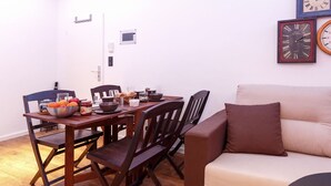 Dining - in Berliner Innenstadt, Siegessäule-Nähe by Interhome (Berlin)