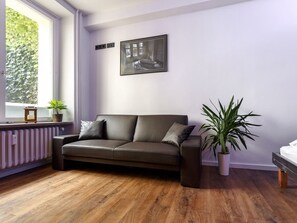 Living area - in Berliner Innenstadt, Siegessäule-Nähe by Interhome (Berlin)